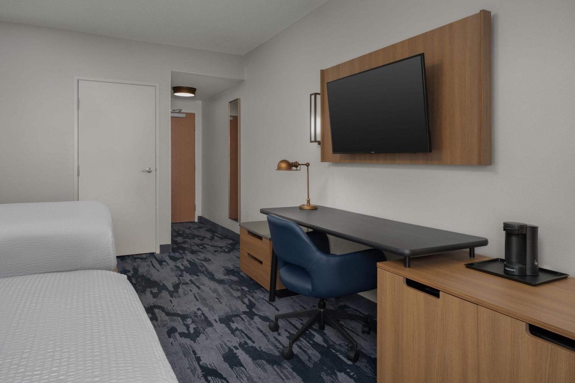 Fairfield Inn & Suites Roanoke Hollins/I-81 Exterior photo