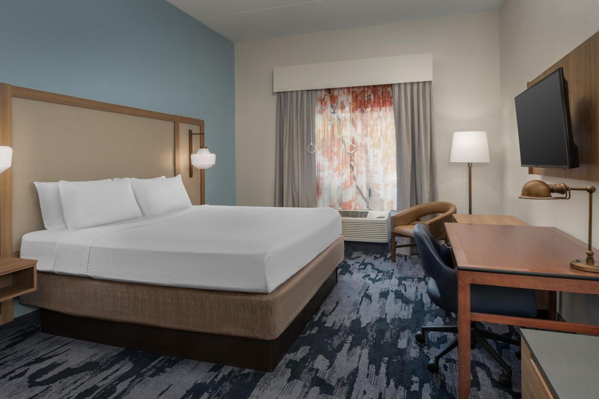 Fairfield Inn & Suites Roanoke Hollins/I-81 Exterior photo